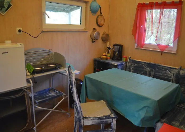 Qui Vivra Verra Le Mesnil-Amey